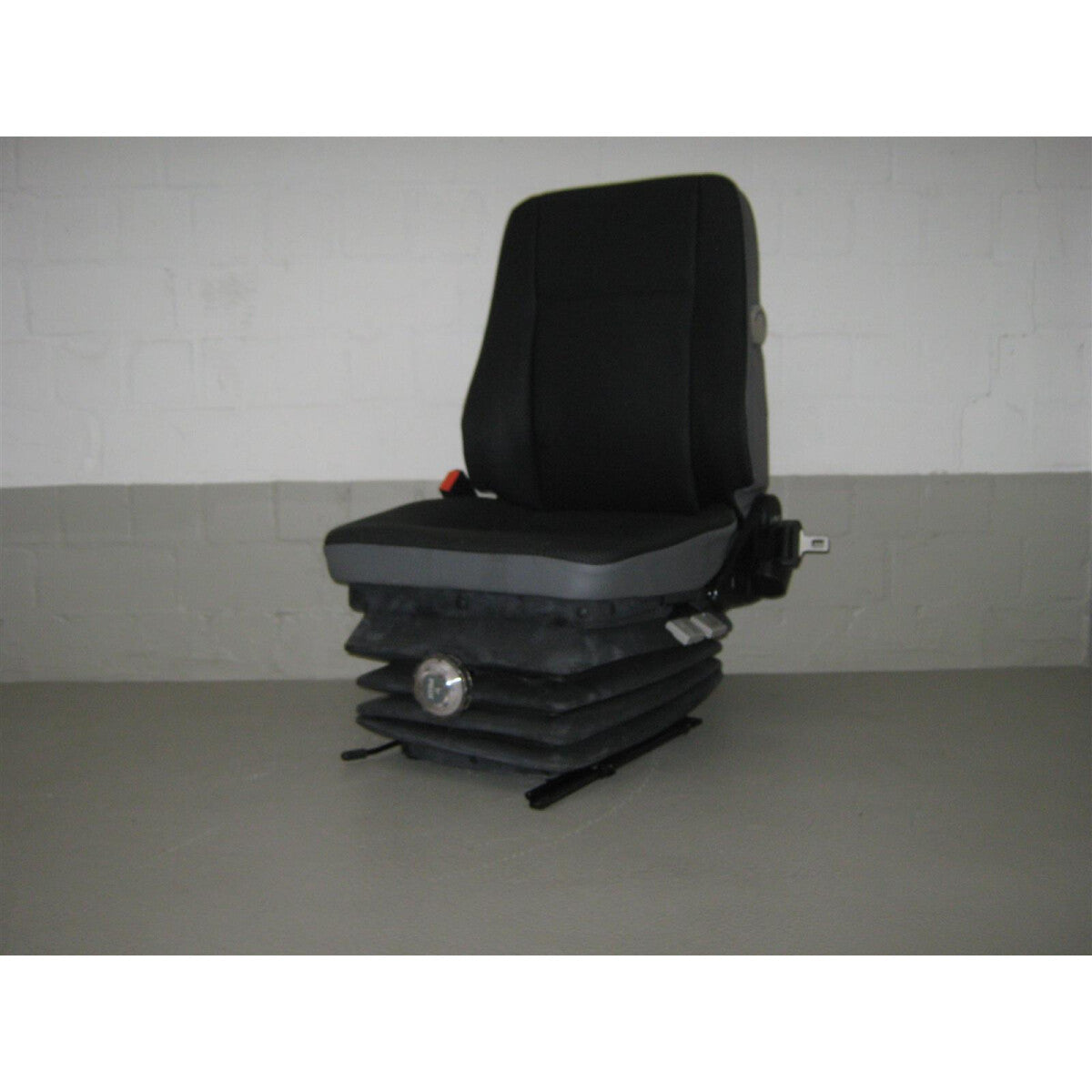 Pilot Baumaschinensitz, mechanisch, PVC schwarz Beckengurt, B-Ware